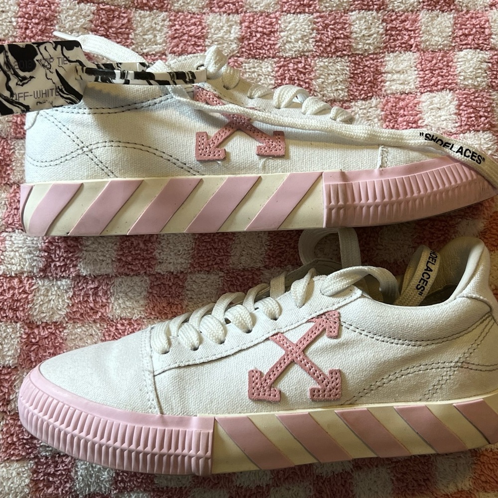 Off-White Sneakers